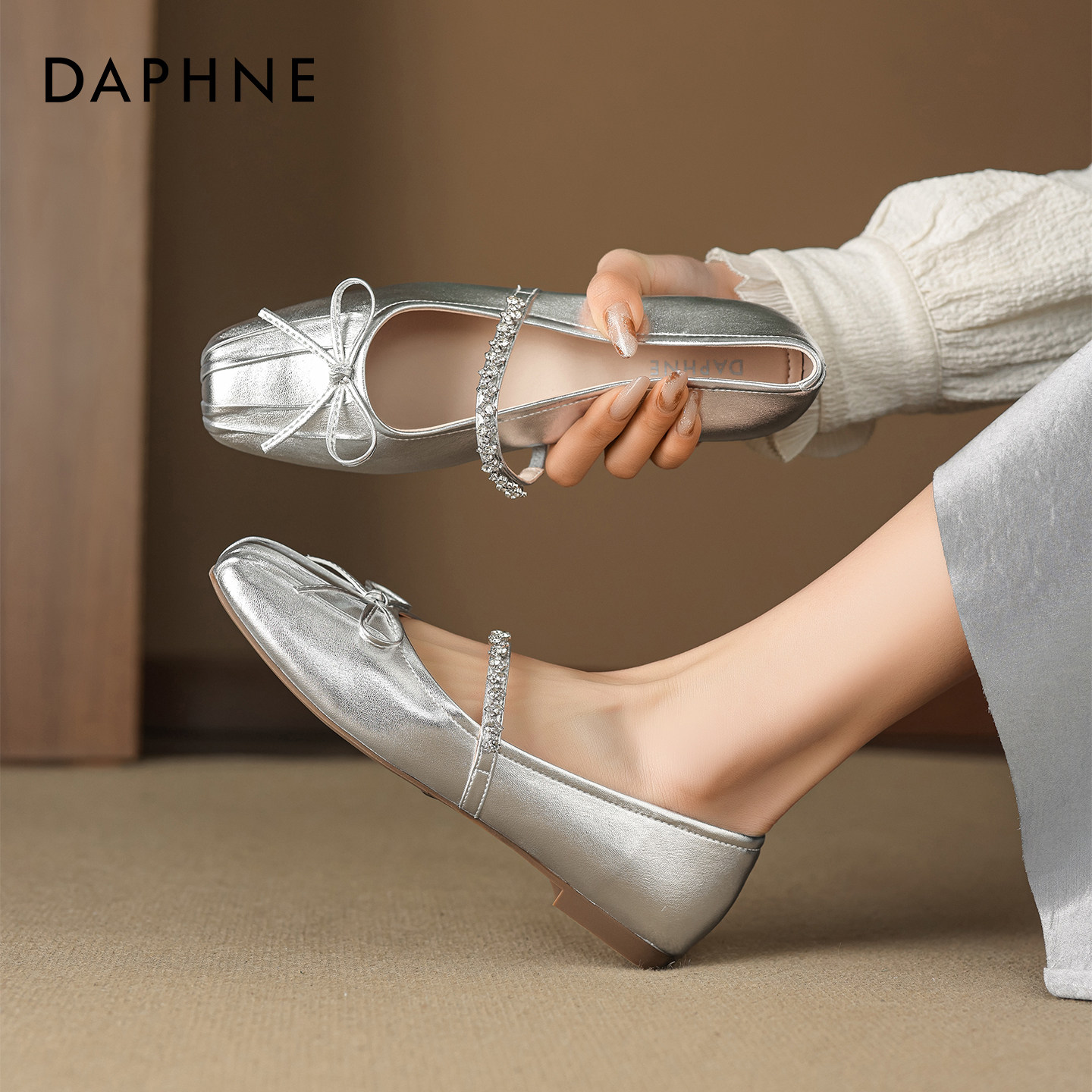 达芙妮银色芭蕾单鞋女2026春季新款浅口平底玛丽珍方头水钻小皮鞋,女鞋,浅口单鞋,淘宝优惠券,粉丝福利购,淘宝优惠卷