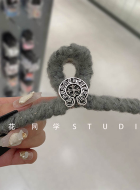 韩国发饰气质高级感小香风灰色毛线克罗芯图腾金属字母发抓夹头饰