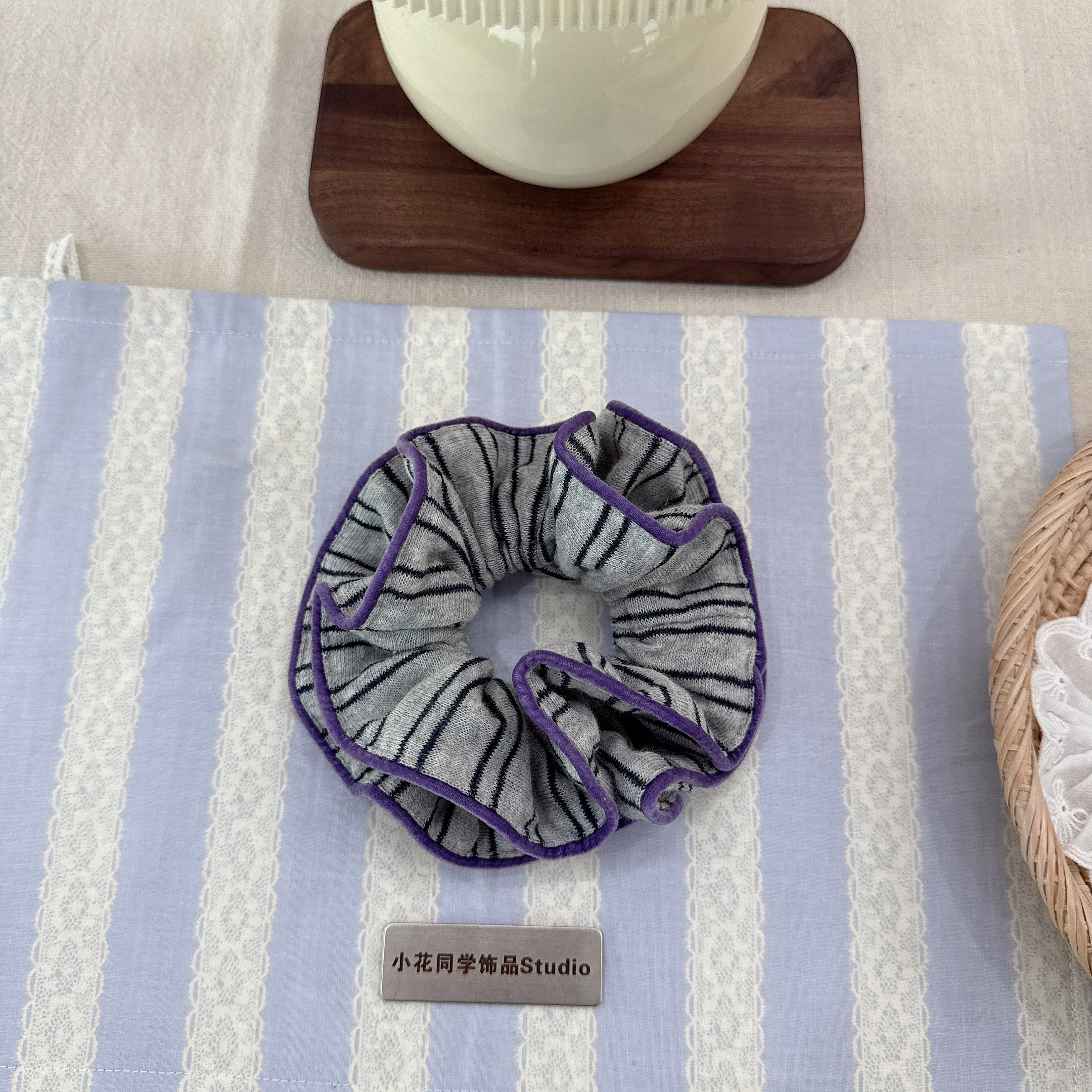 韩国饰品2025秋冬新款高级感精致灰紫色毛线条纹小蛮腰发圈大肠圈