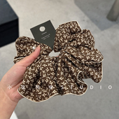 韩国饰品2025新款 高级精致缎美拉德咖啡色黑白色三叶草发圈大肠圈