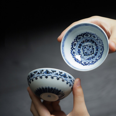 景德镇柴窑青花手绘宝相主人杯