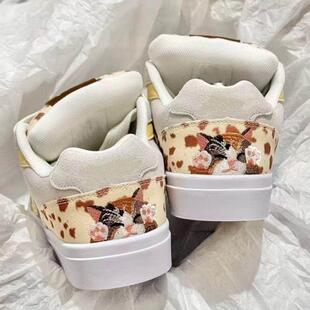 新款黄白色原创复古绣花猫咪板鞋女2025秋冬百搭滑板鞋耐磨休闲鞋