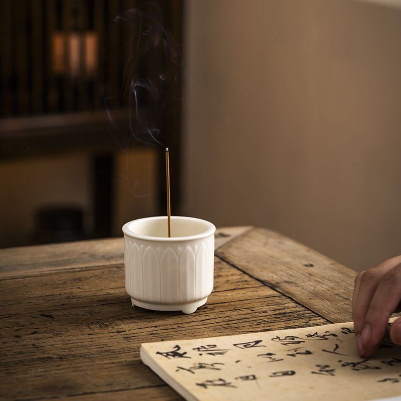意叁仿宋定窑三足莲瓣小香炉图片