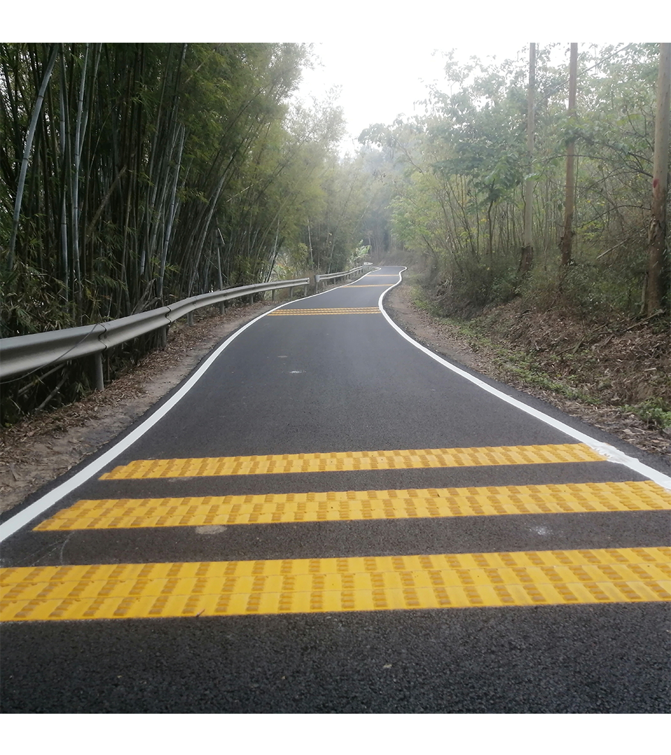 广西道路交通凸起减速带高速公路弯道震荡线导流线反光带热熔标线