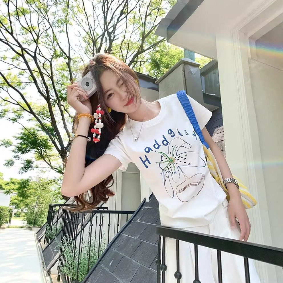 韩系白色圆领正肩短袖t恤女夏通勤设计感小个子修身显瘦漂亮上衣