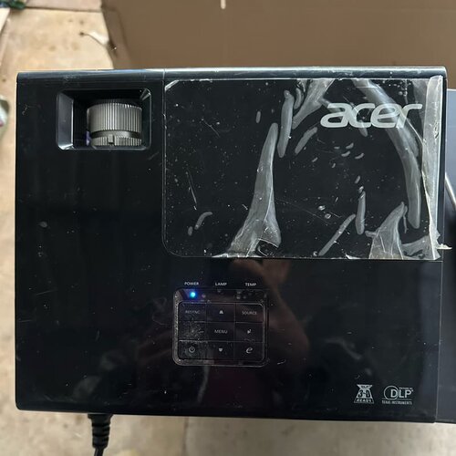 议价宏基Acer X1140A投影仪，实物拍摄，成色看看图，有点