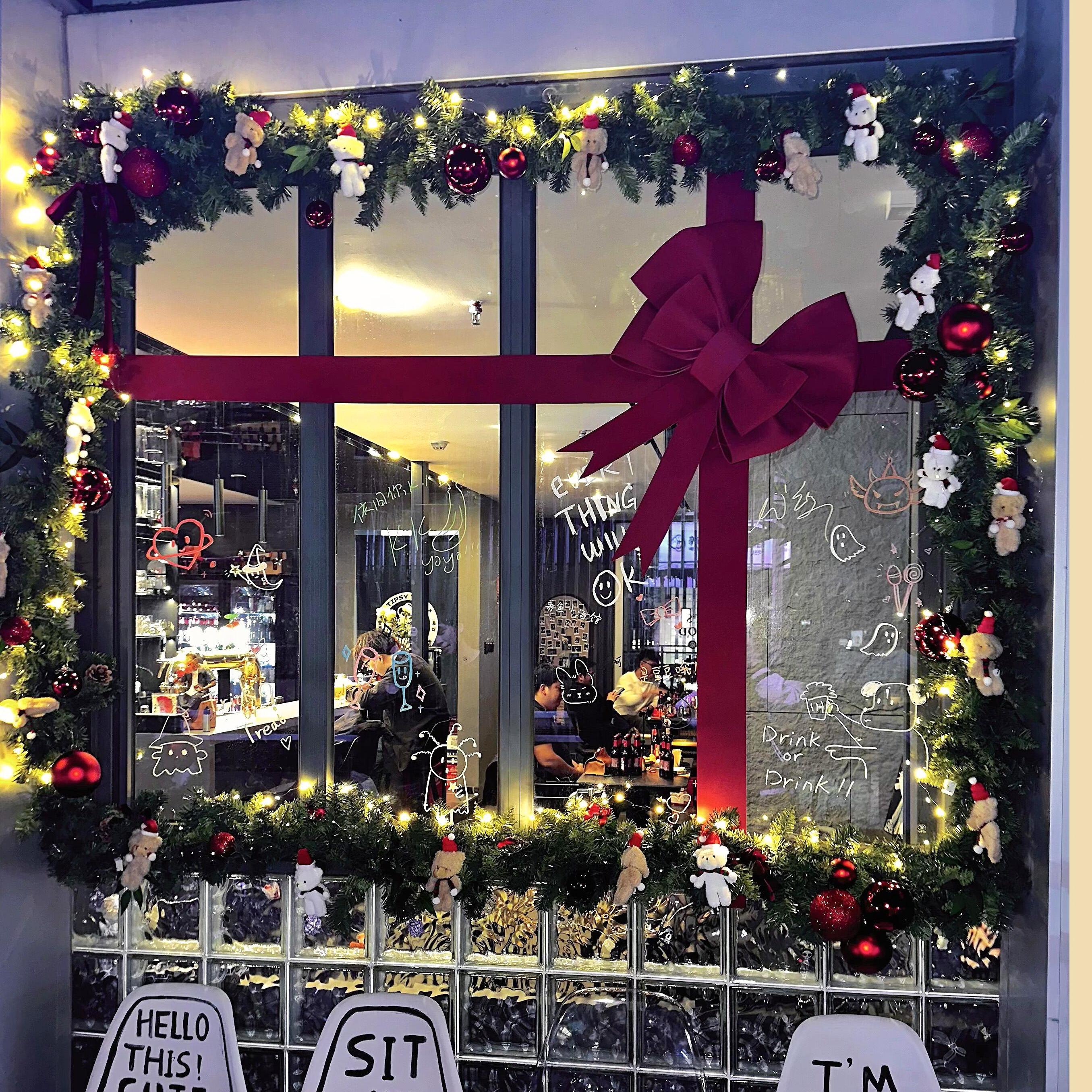 圣诞蝴蝶结装饰店铺橱窗布置