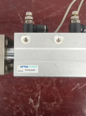 议价亚德客三轴气缸：TCM32X40S，数量1个