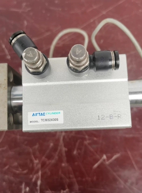 议价亚德客三轴气缸：TCM32X30S，数量1个