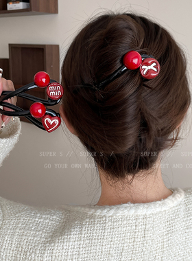 红色新年字母min爱心扭扭夹抓夹女小众后脑勺发夹2025新款鲨鱼夹