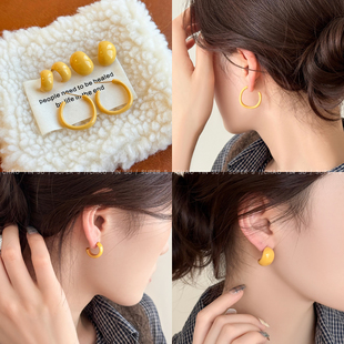 复古港风黄色圈圈c型耳环女2026新款素圈耳钉夸张高级感耳饰耳圈