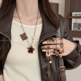 美拉德咖色系植绒豹纹egg标花朵项链女秋冬时尚 高级感毛衣链配饰