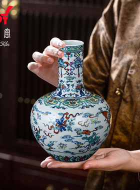 景德镇手绘新中式青花斗彩天球瓶