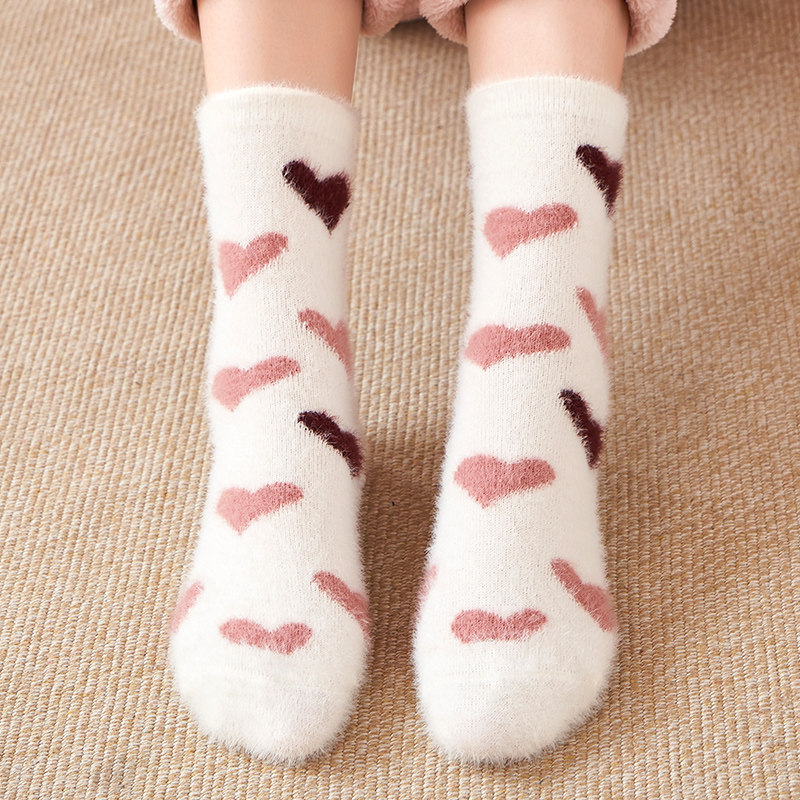 여성용 산호 벨벳 가을 겨울 양말 중간 길이의 두꺼운 따뜻한 바닥 양말 밍크 벨벳 파일 일본 달콤한 양말