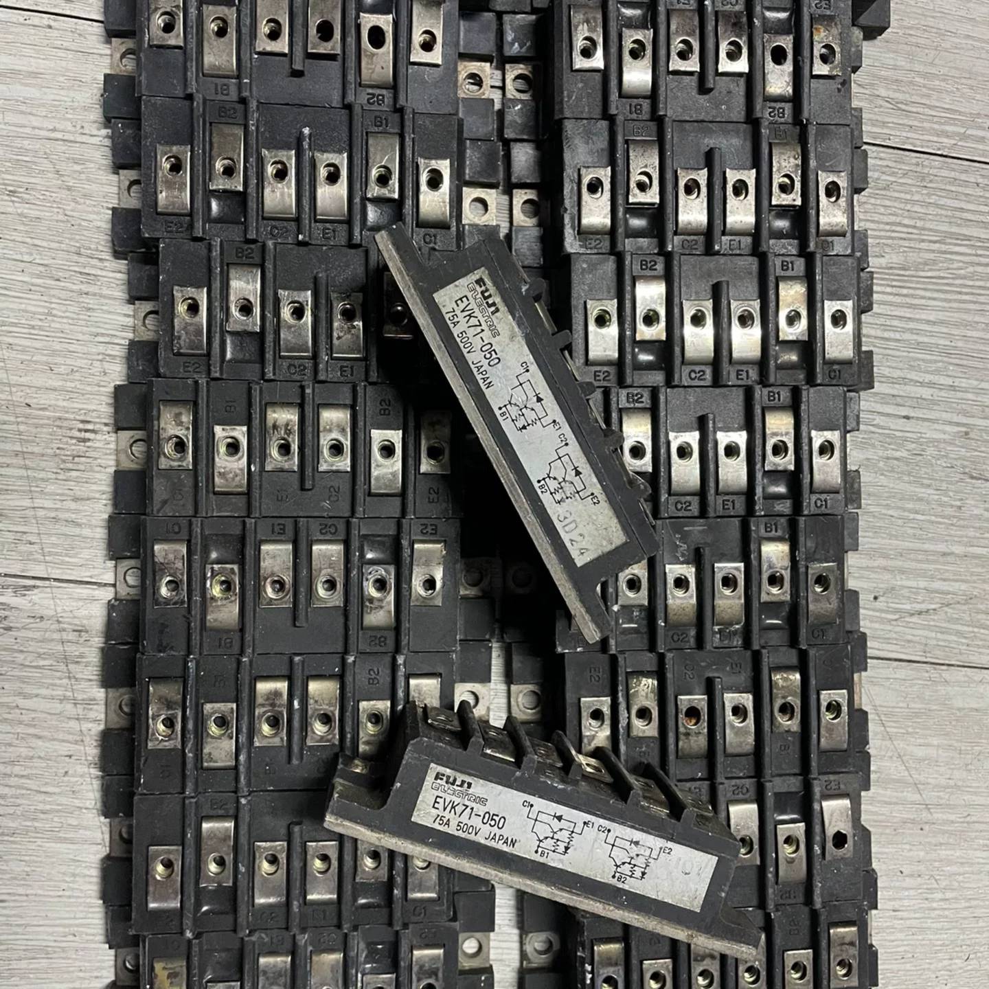 可维修EVK71-050 2DI75S-050 达林顿模块议价