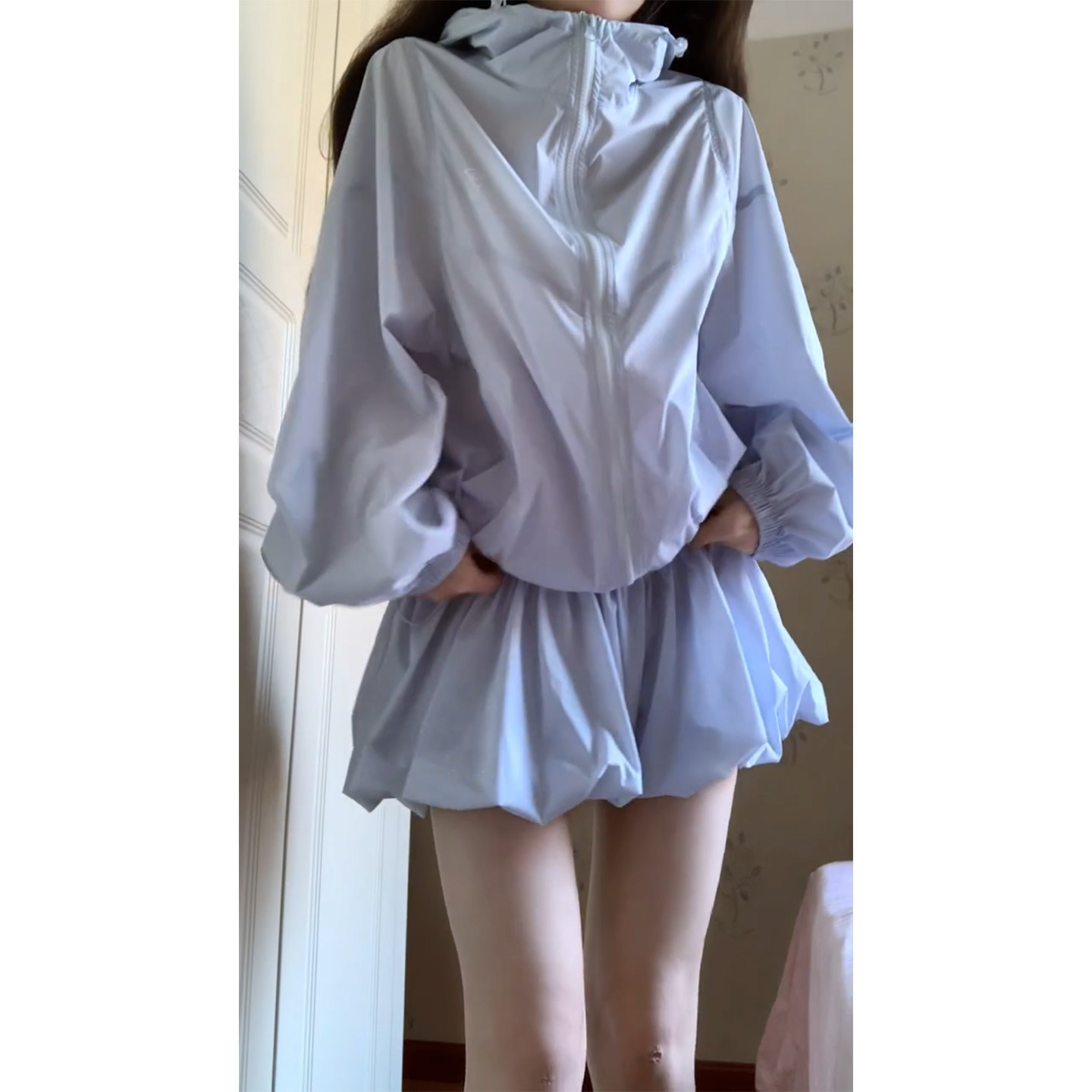 韩系穿搭独特ins绝美小套装女蓝色连帽防晒外套百褶裙显瘦两件套