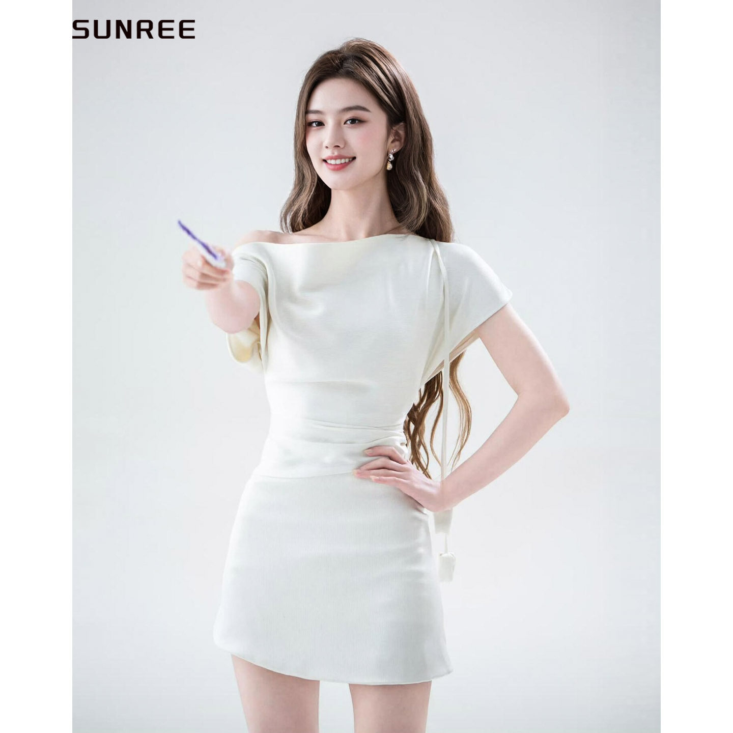 赵露思同款法式白色斜肩连衣裙女夏款修身显瘦高级感气质两件套装