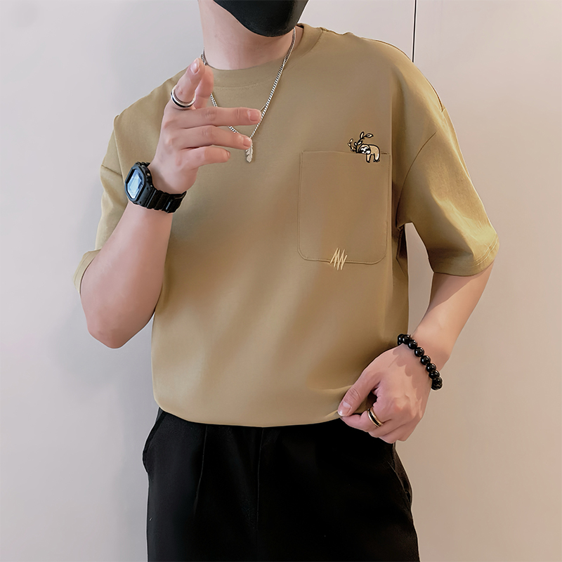 8979/P48控68夏季小伙轻奢简约圆领宽松刺绣滴短袖T恤男卡其色首1，男装T恤，星座305B
