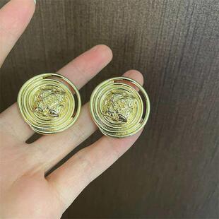 Kan Qingzi earrings silver button needle metal S925 retro