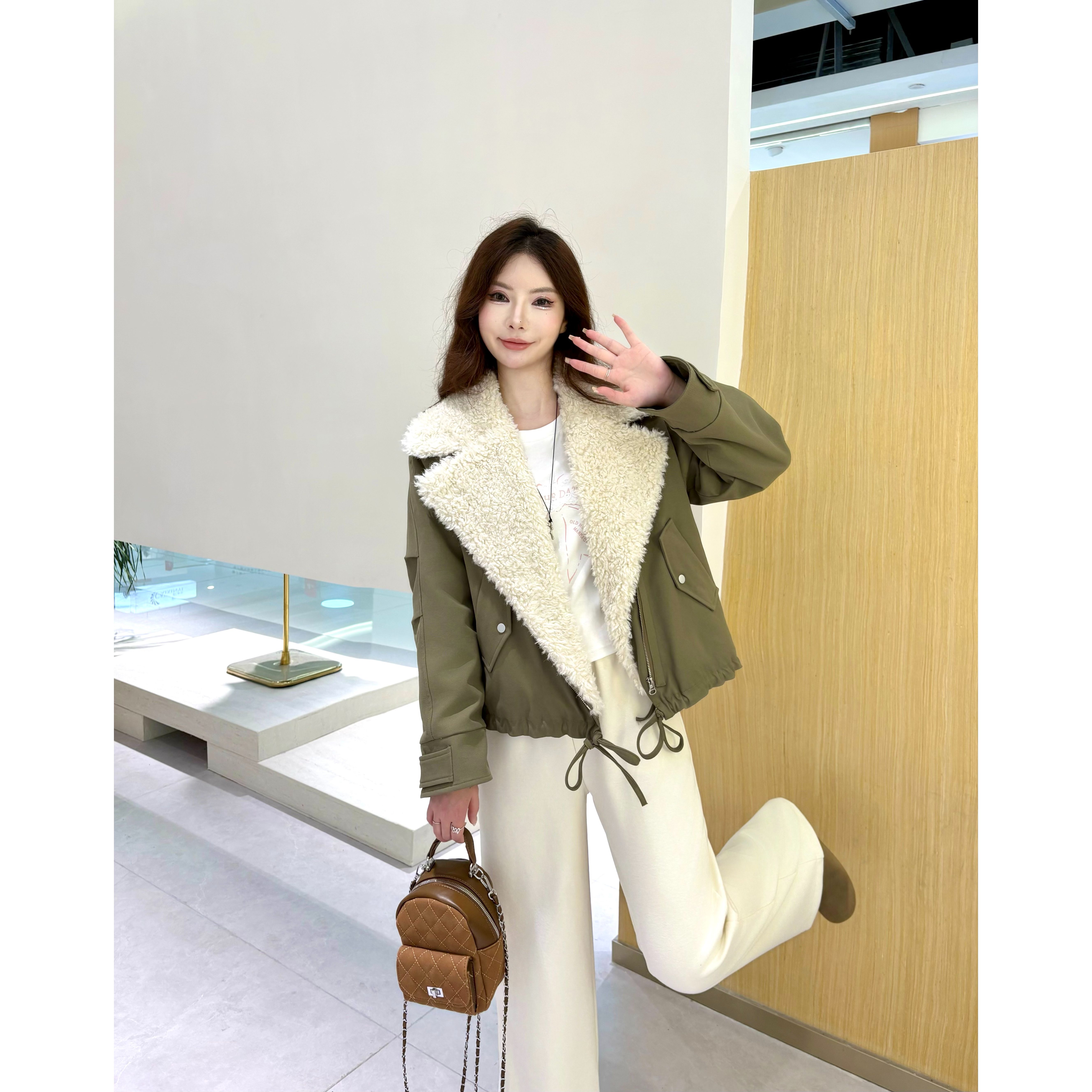 时尚加绒外套短款2025冬季新款韩系宽松大翻领加厚保暖派克服棉衣