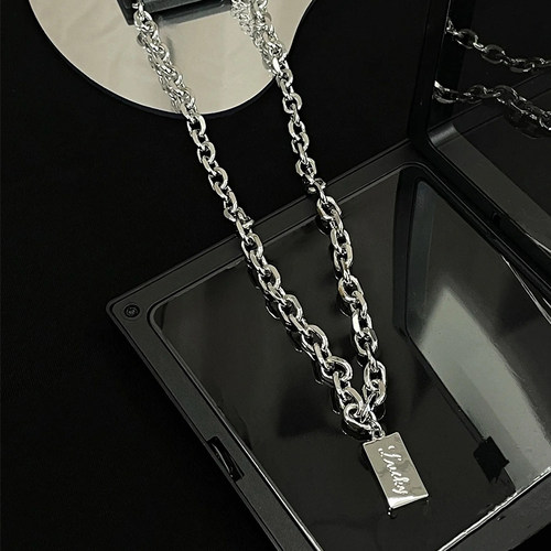 钛钢字母方牌项链男吊坠