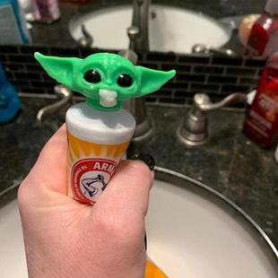 Yoda Baby Dispenser Children Funny and Tricky Toothpaste Hea
