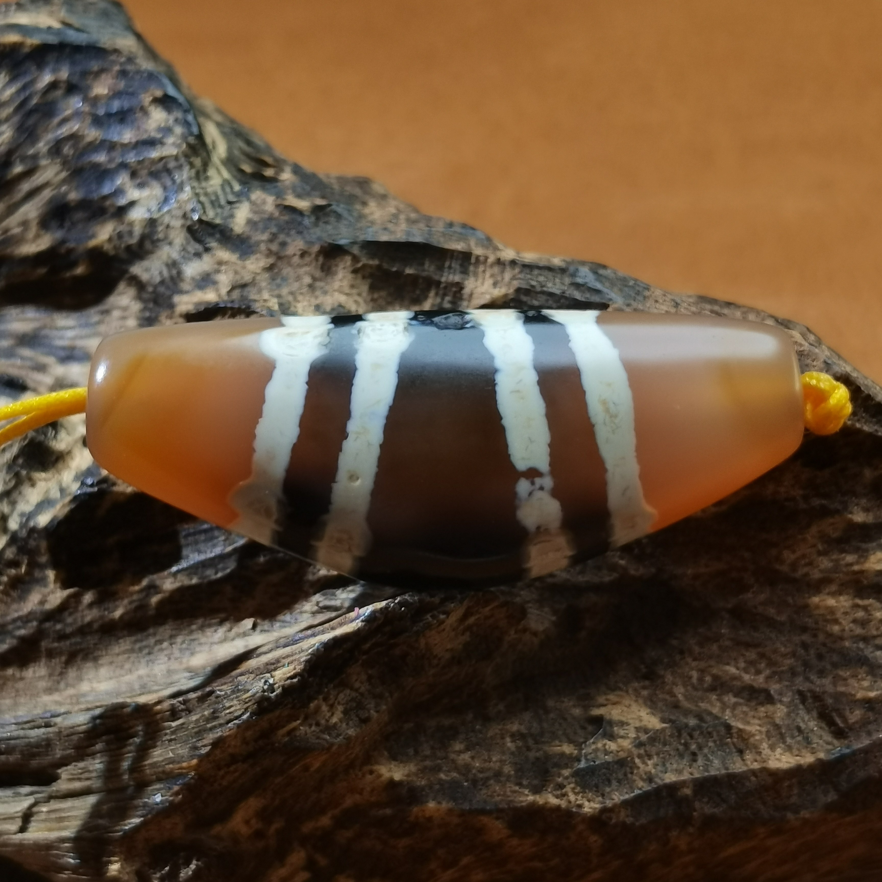 藏区流转尼泊尔三色七线牛角珠肉质扎实玛瑙玉髓珠藏式锁骨链配饰