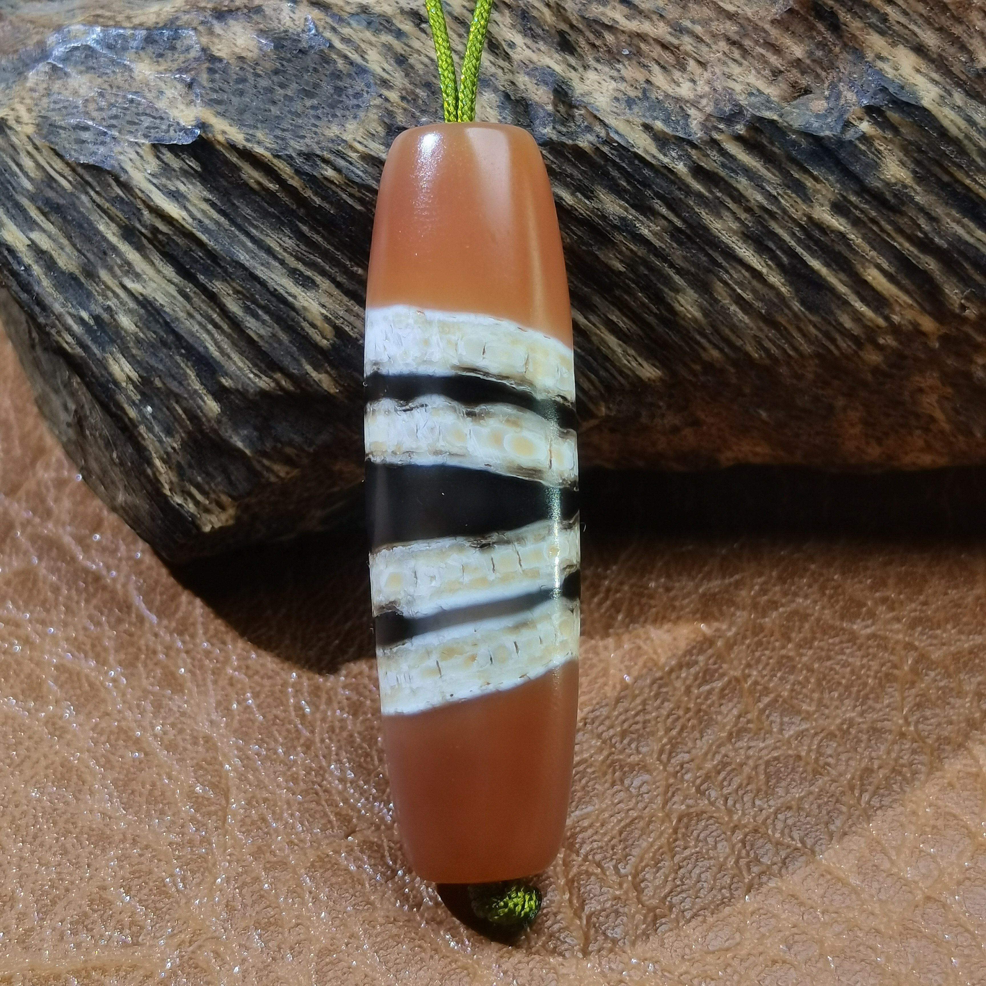 藏系真品油润细腻钙化包浆三色七线线珠玛瑙玉髓珠藏式锁骨链配饰