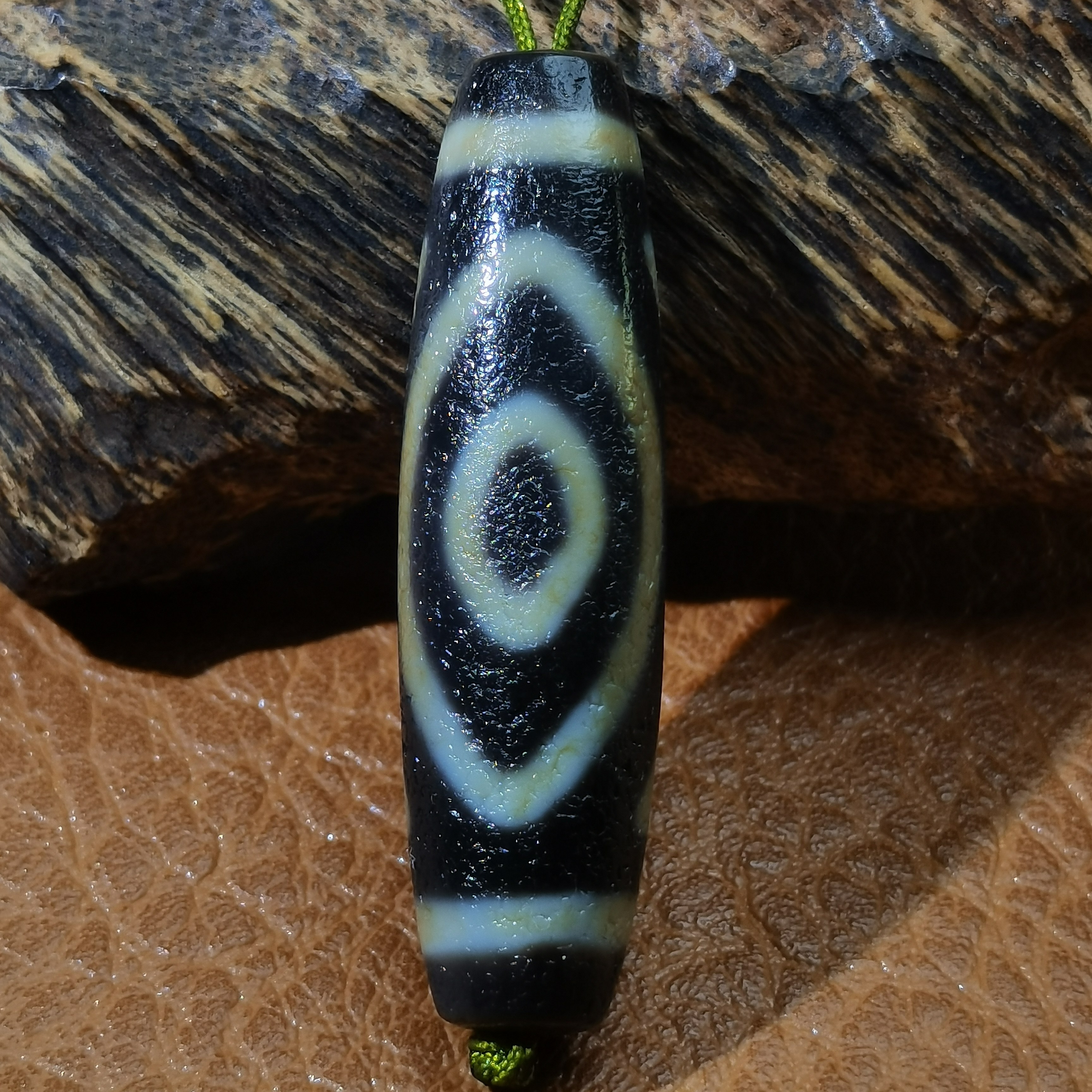 藏系真品沁色漂亮三眼天地天珠风化细腻玛瑙玉髓珠藏式锁骨链配饰