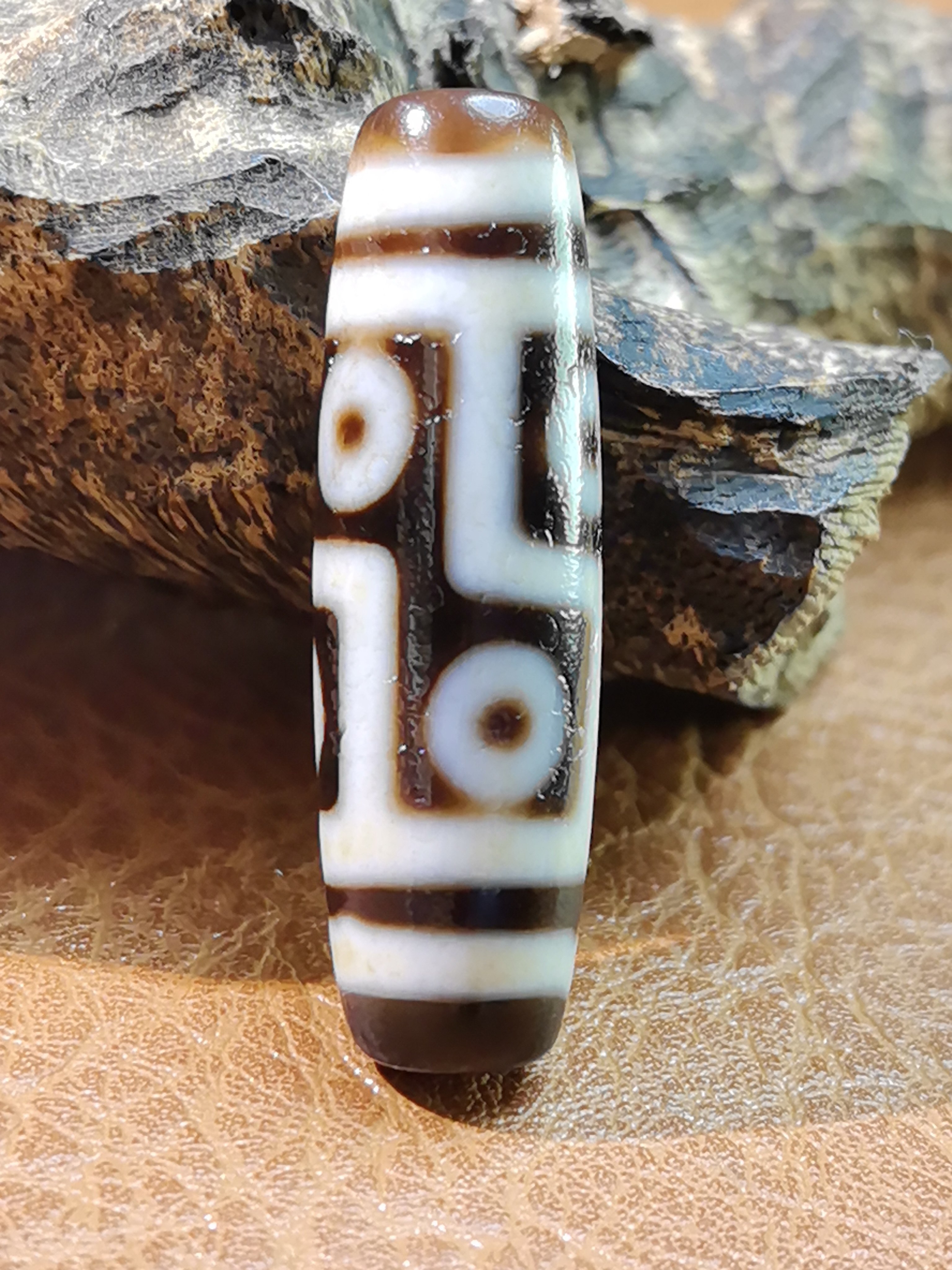 六眼天珠藏传九眼石页岩玉髓玛瑙真品包浆浑厚沁色风化漂亮