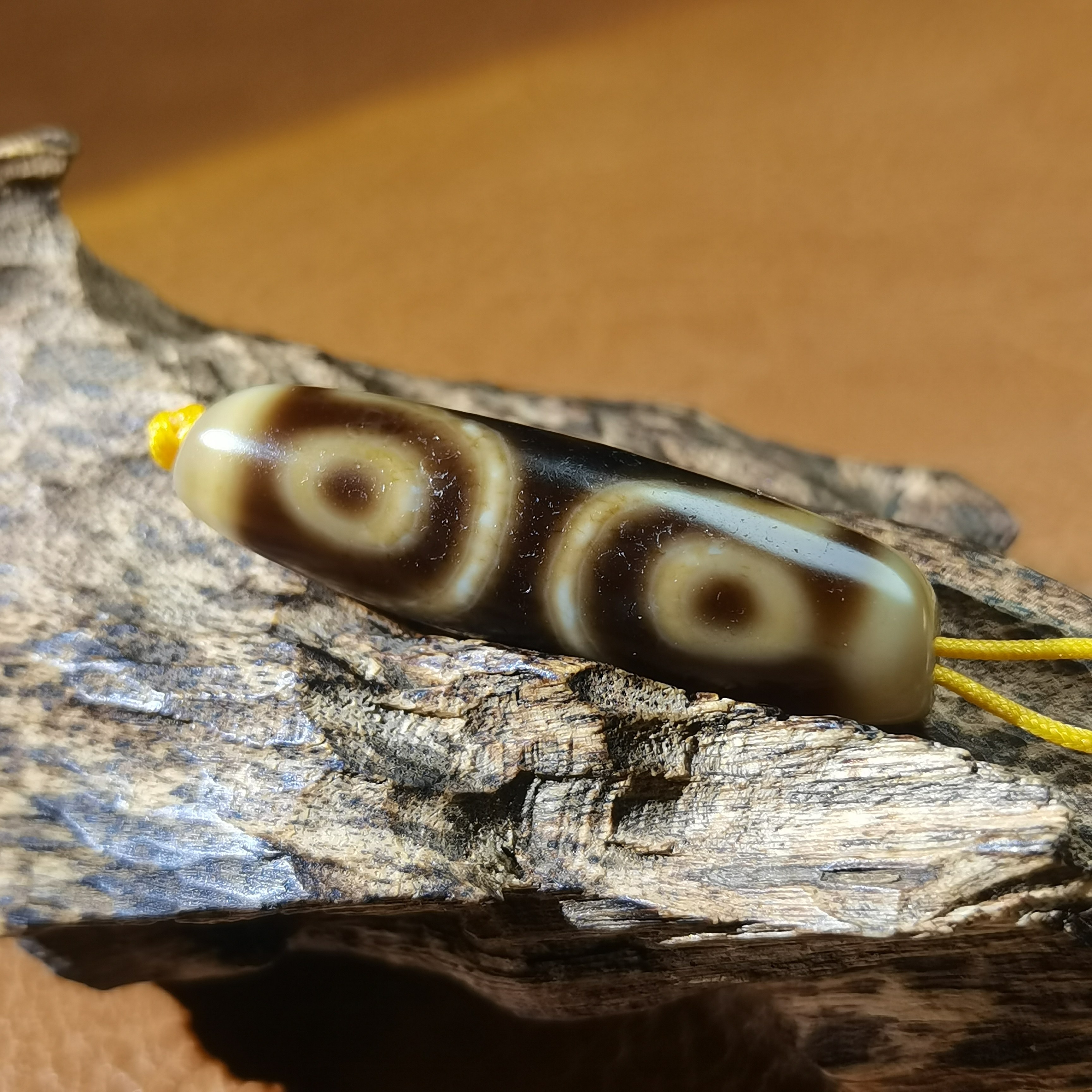 藏区老虫虫系列莲花宝盖三眼珠老糯沧桑玛瑙玉髓珠藏式项链配饰