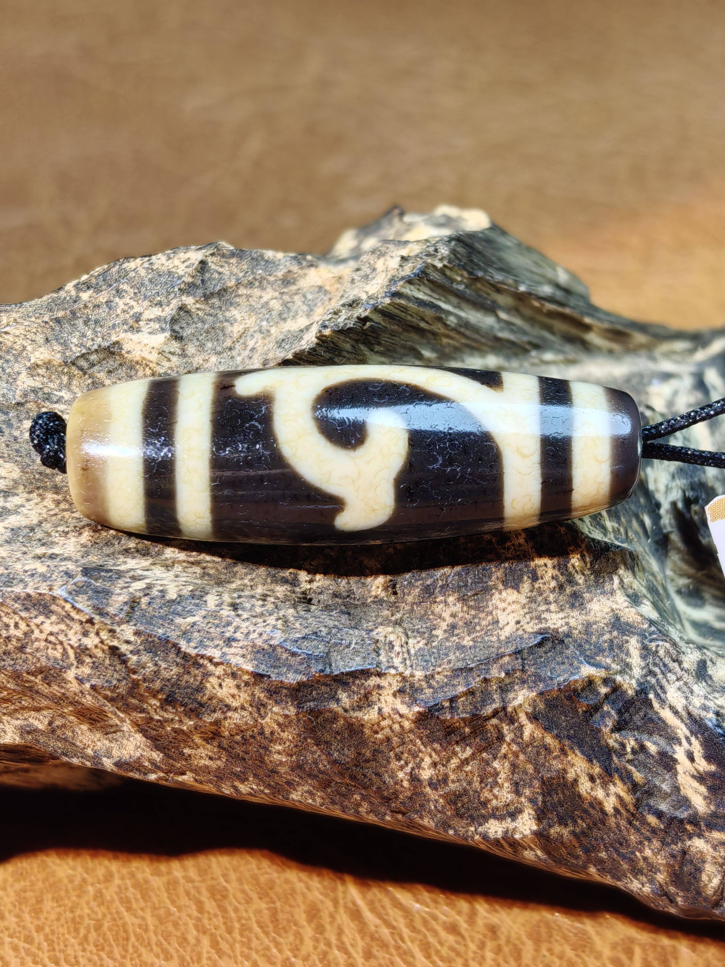 金沁绿度母天珠藏传至纯九眼石页岩玉髓玛瑙真品油润细腻风化漂亮