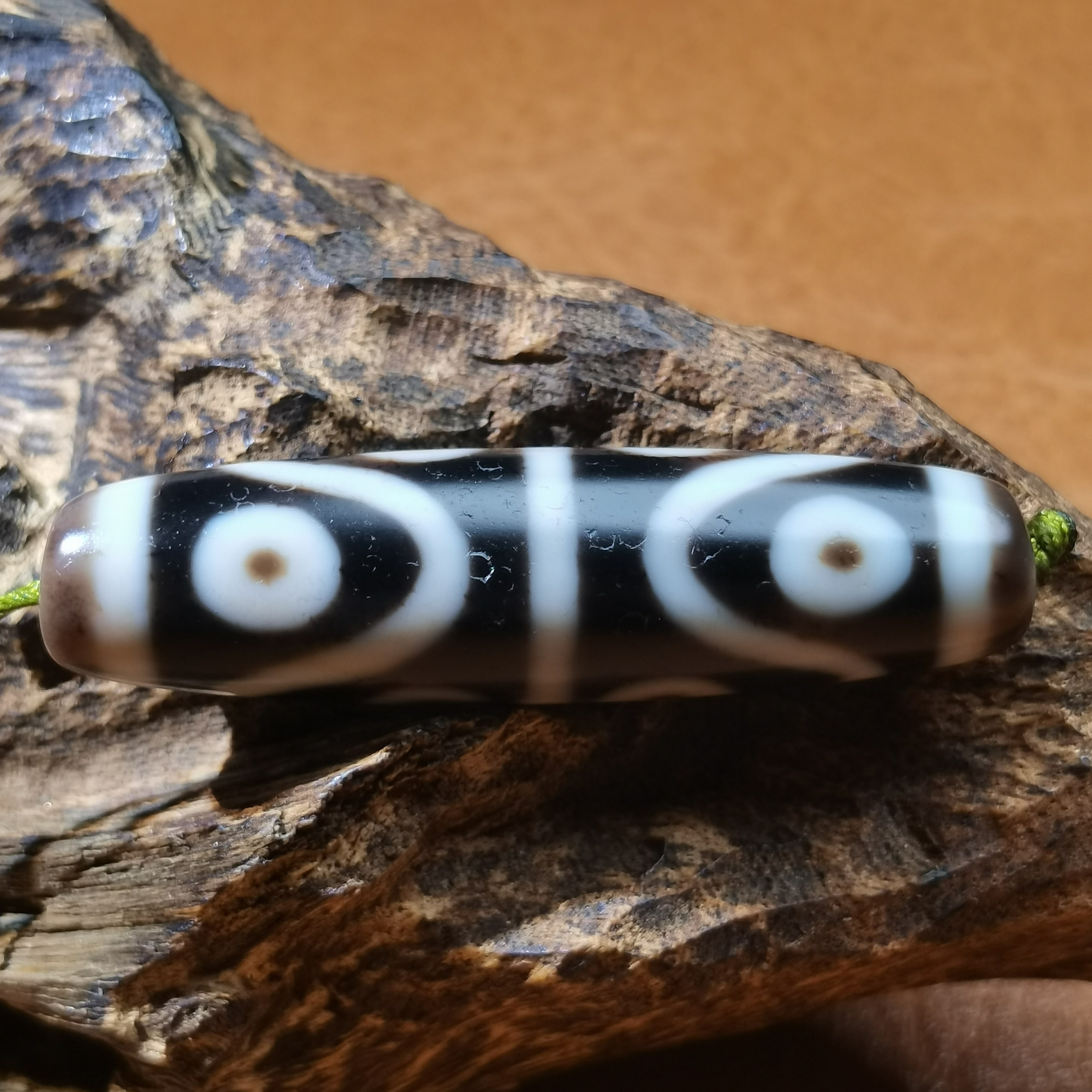 藏系沧桑老气咬色扎实水纹八眼天珠玛瑙玉髓珠藏式锁骨链吊坠配饰