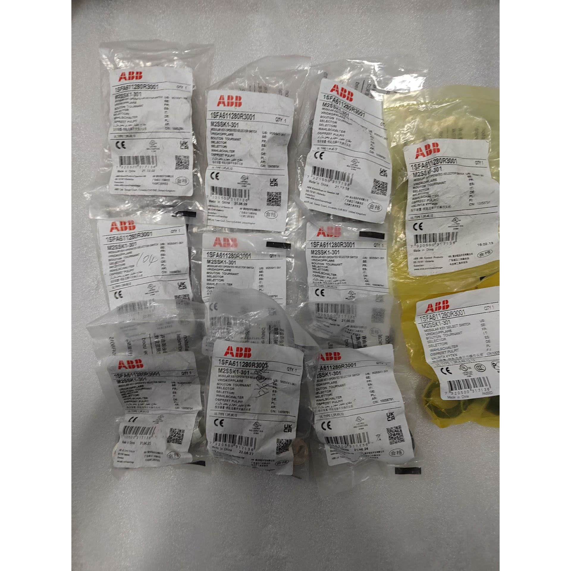 【议价】ABB钥匙操作式二位置选择开关M2SSK1-301 全新