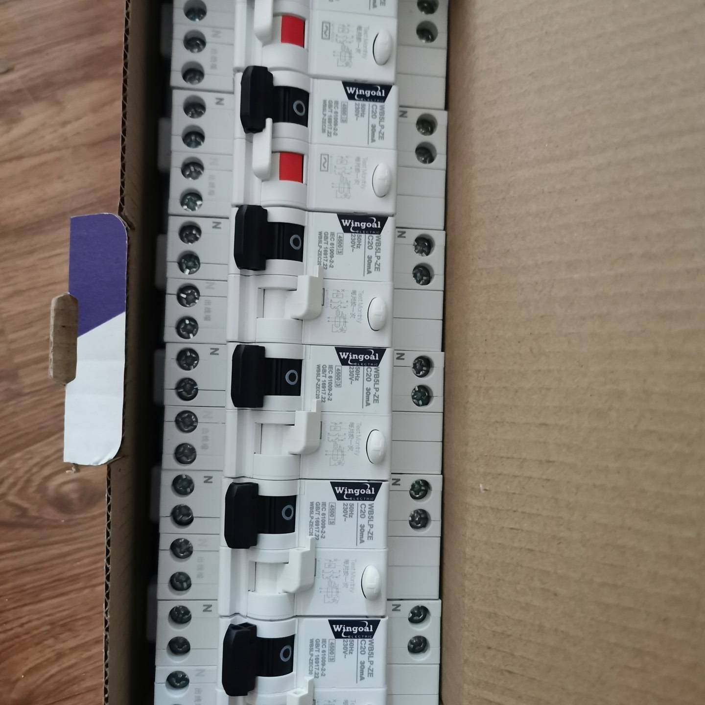 [议价]【全新正品】Wingoal 漏电断路器 30mA 230V