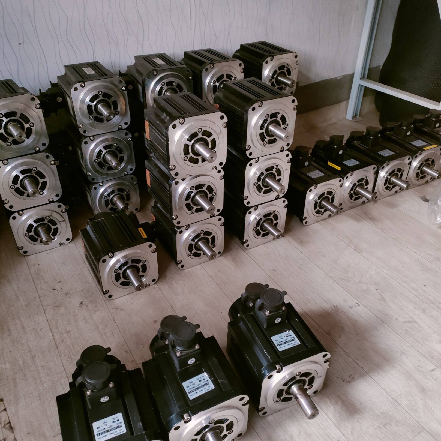 [议价]130SY-M07725 宇海伺服电机，2.0KW，7.7N