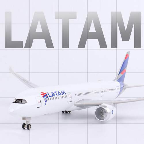 飞机模型LATAM波音787仿真拉塔姆航客机收藏礼品拼装摆件带轮带灯