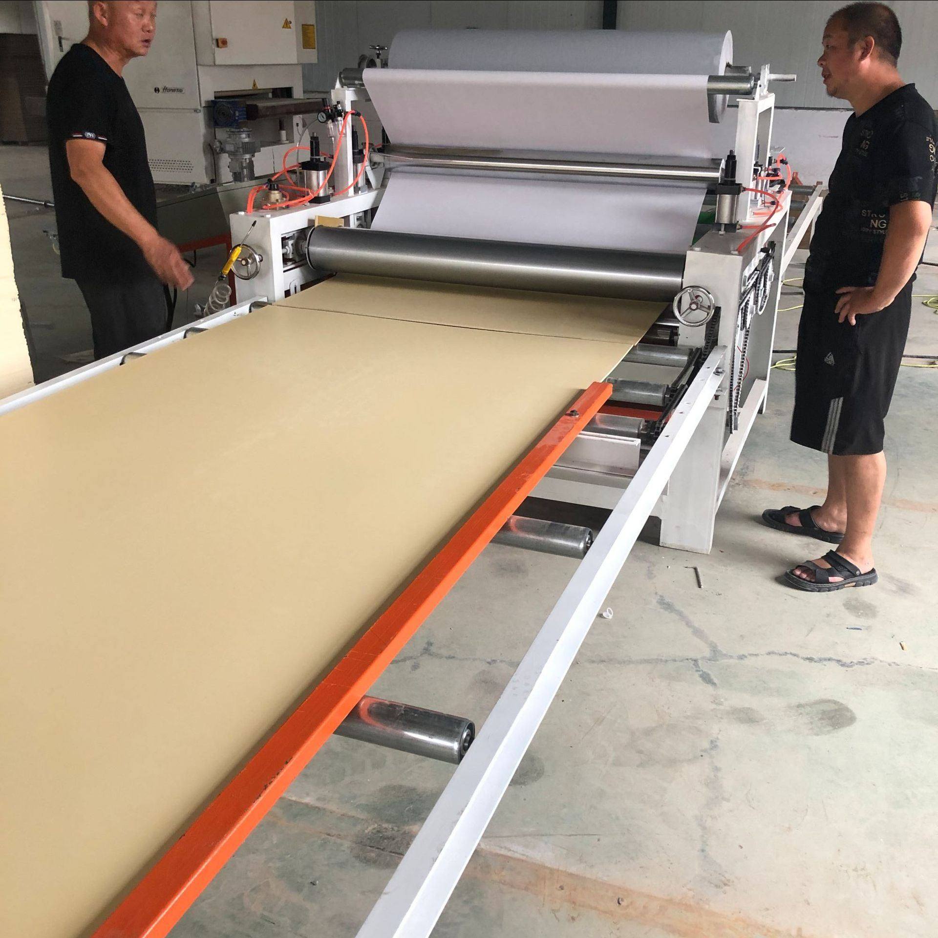 中纤玻镁彩钢板平贴机 pur热熔胶覆膜机 金属铝蜂窝板贴纸机