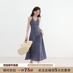 JOCO CHIC 格纹复古V领高级感挂脖连衣裙女夏季度假风收腰a字长裙