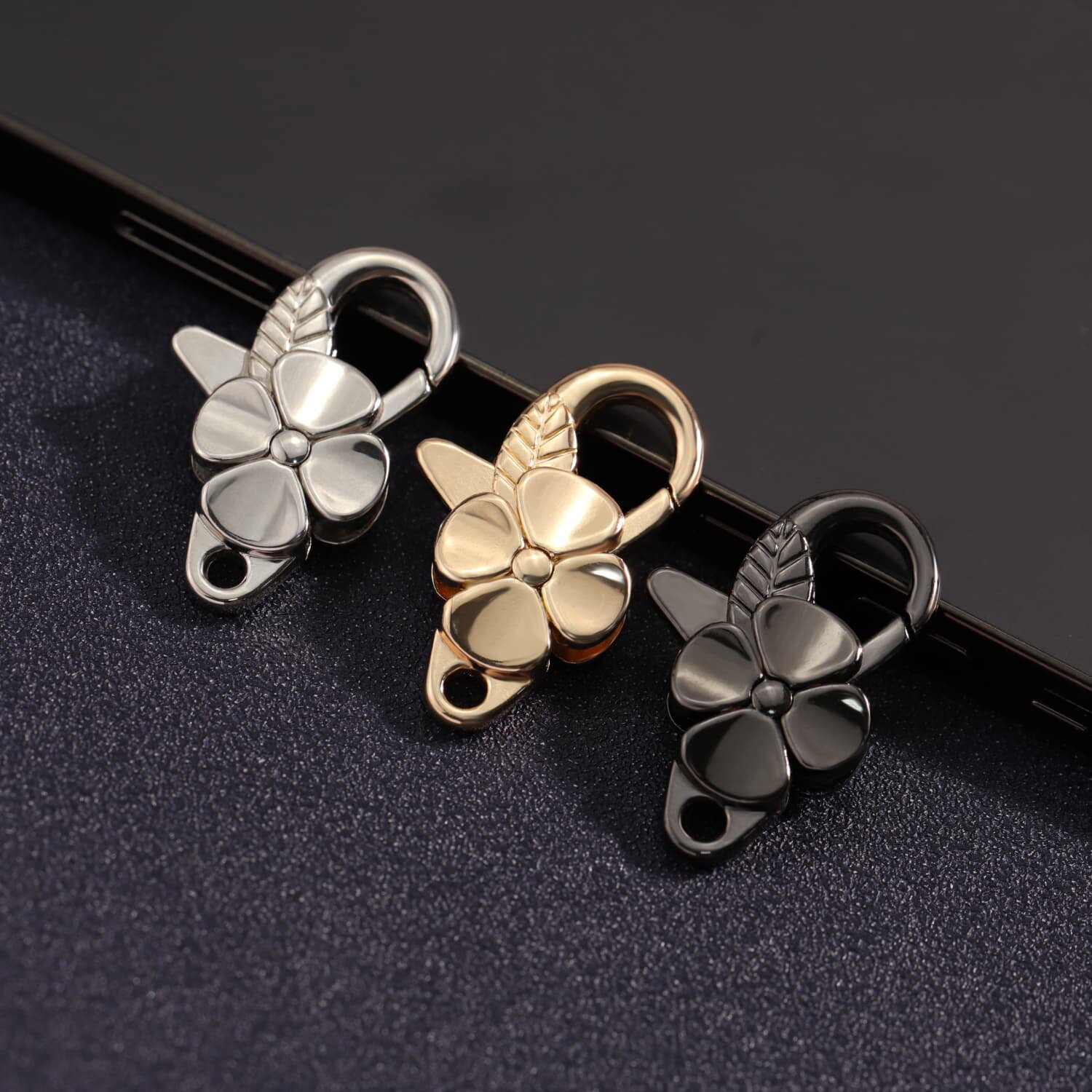 创意花朵造型钥匙扣女士包包挂件挂饰链条金属幸运草扣头五金配件