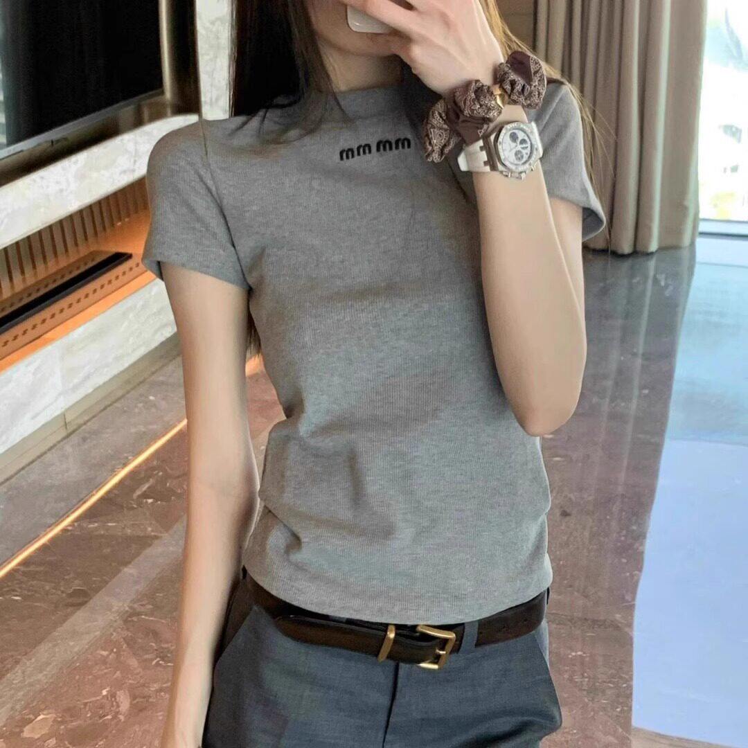 灰色正肩短袖t恤女夏季2026新款高级感打底衫独特超好看修身上衣