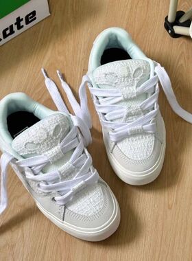 原创瑞雪白小众夏季滑板鞋女ins复古透气面包鞋有擦声厚底休闲鞋