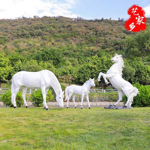 艺家乡户外草坪仿真马玻璃钢雕塑