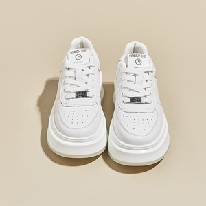 厚底简约小白鞋女2026年春季新款韩版百搭透气板鞋增高运动休闲鞋