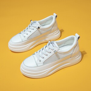 真皮网面小白鞋女2026年新款春夏季厚底板鞋透气运动百搭爆款软底