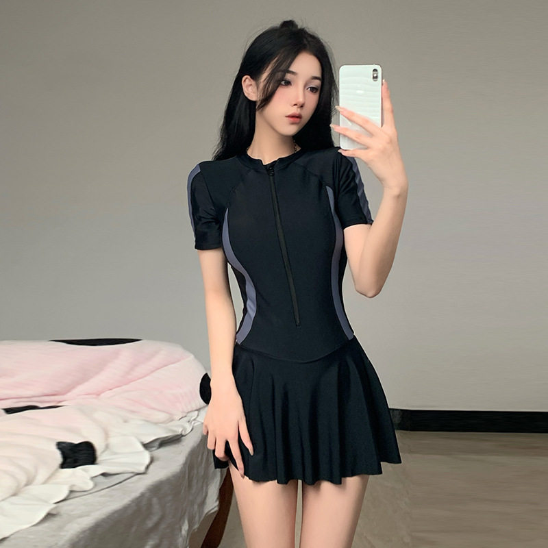 连体泳衣女保守泳装温泉运动风游泳馆专用性感遮肉显瘦学生平角裤