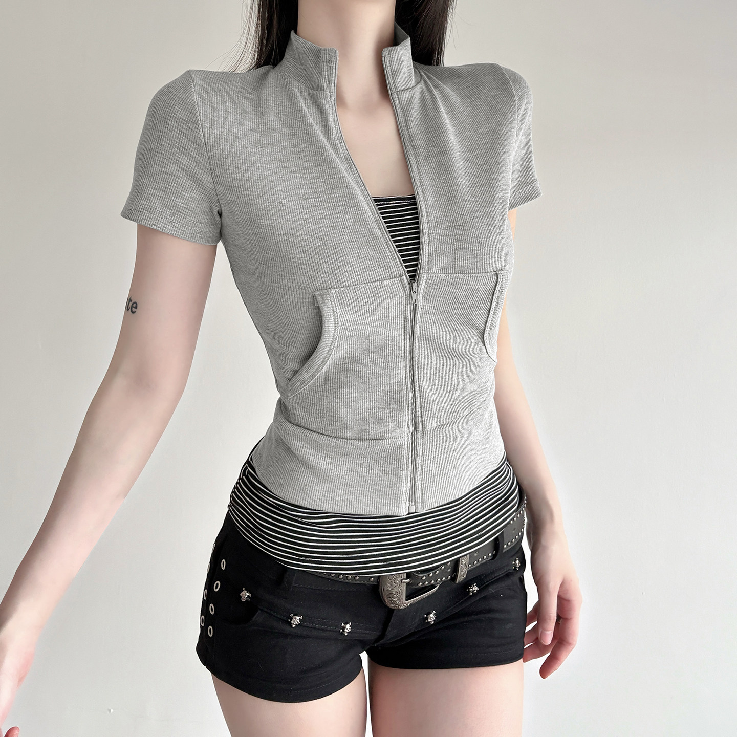 eilove街头休闲拉链高领针织T恤女螺纹收腰显瘦灰色百搭短袖上衣,女装/女士精品,T恤,淘宝优惠券,粉丝福利购,淘宝优惠卷