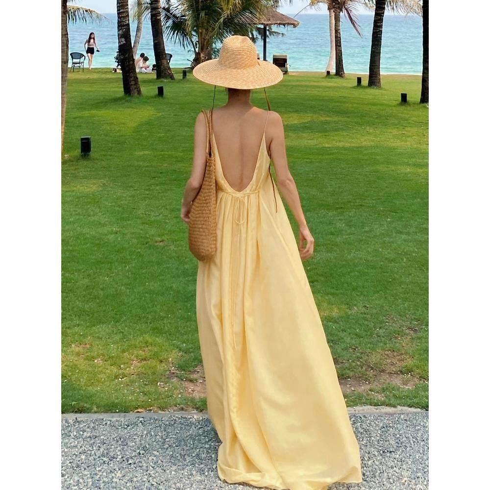 三亚旅行穿搭衣服吊带露背连衣裙夏显瘦仙女裙拍照海边度假沙滩裙