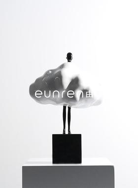 简约现代白色树脂抽象几何艺术云中人样板间客厅电视柜桌面摆件