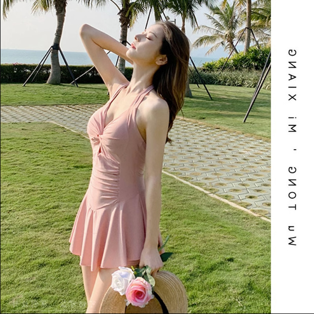 2025新款连体泳衣女高级感粉色纯欲风裙式保守小胸学生温泉游泳装